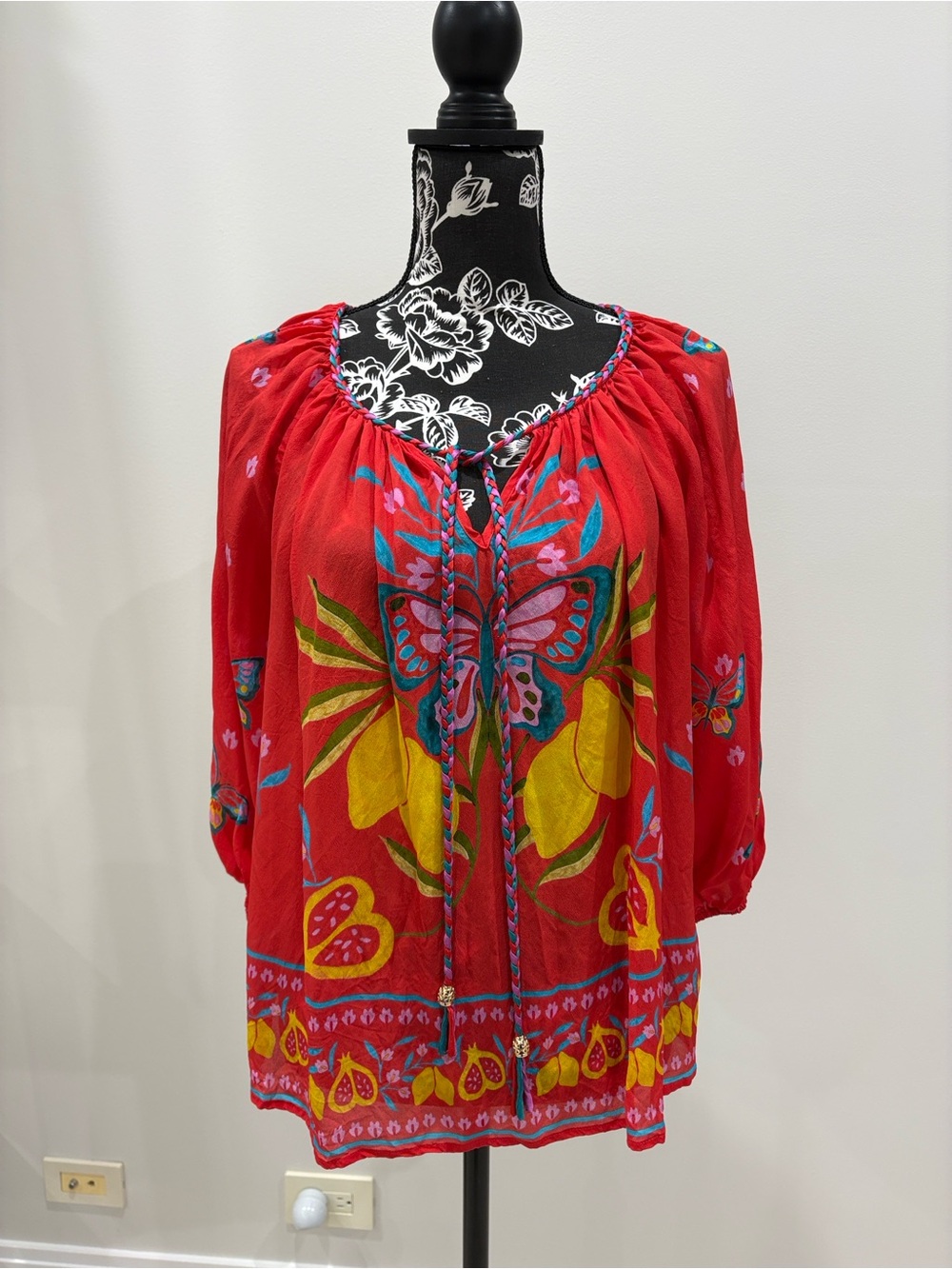 Jade Johnny Was Red Butterfly Garden Peasant Top Medium, excellent condition!